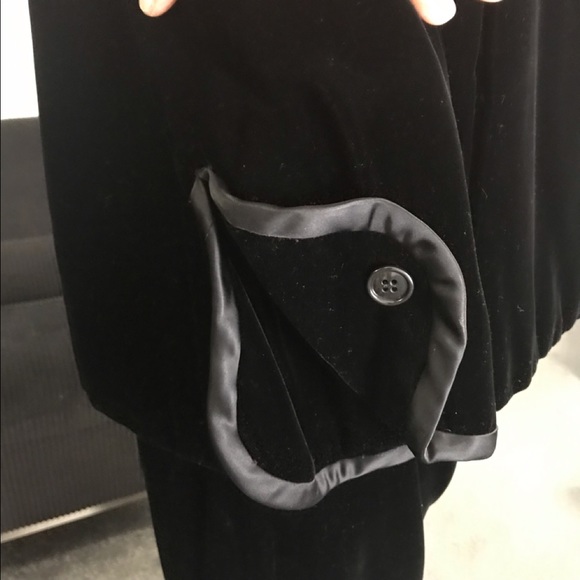 Joan Leslie by Kasper velvet/satin suit - Picture 4 of 8